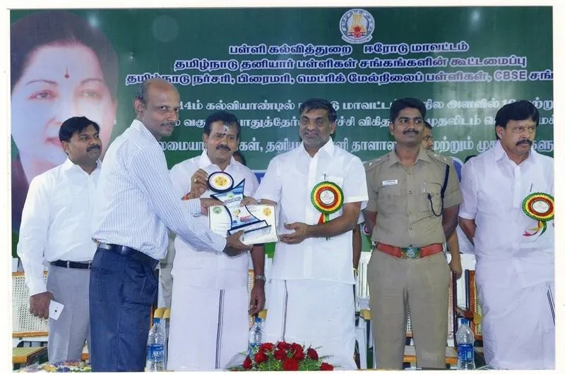 Correspondent receiving a memento